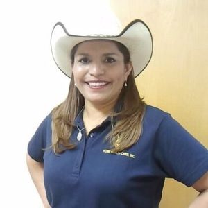 Meet your Posher, Yoli